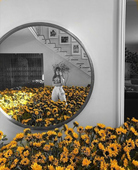 Kylie Jenner 🌻 #sunflower #yellow #springvibe Kyle Asthetic, Kyle Aesthetic, Yellow Vibe, Sunflower Yellow, Spring Aesthetic, Collage Wall, Aesthetic Photos, Yellow Aesthetic, Spring Vibes