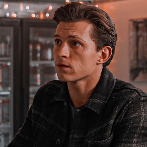 𝑇𝐴𝐺𝑆： #peterparker #spiderman #spidermannowayhome #nowayhome #tomholland Spider Man Haircut, Peter Parker Haircut, Tom Holland Hairstyle Short, Spiderman Hairstyle, Tom Holland Hairstyle, Spiderman Haircut, Tom Holland New Haircut, Peter Parker Long Hair, Tom Holland New Hair