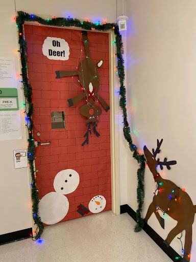 Deer Door Decorations For School, Oh Deer Door Decoration, Oh Deer Christmas Door, Preschool Christmas Door, Cubicle Halloween Decorations, Winter Door Decorations Classroom, Christmas Door Decorating, Diy Christmas Door Decorations, Door Decorations Classroom Christmas