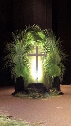 Easter Altar Decorations, Lent Decorations For Church, Palm Sunday Decorations, Palm Sunday Crafts, Church Christmas Decorations, Church Altar Decorations, Church Interior Design, Church Easter Decorations, Art Pole