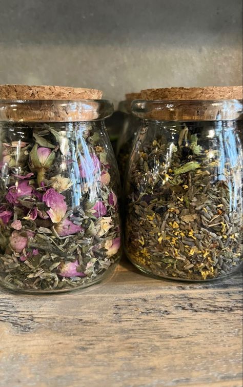 Herbal Shop, Herb Shop, Magia Das Ervas, Spell Jars, Dehydrated Fruit, Witch Spell Book, Herbal Magic, Forest Photography, Tea Gifts