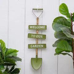 Old Garden Tools, Garden Crafts Diy, Farmhouse Garden, Garden Quotes, Garden In The Woods, Garden Signs, Antique Farmhouse, Gardening Fork, Farmhouse Style Decorating