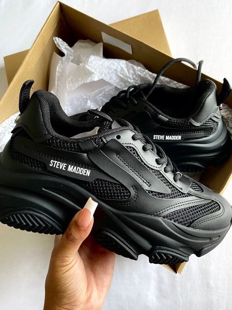 Trendy Sneakers For Women, Steve Madden Sneakers Outfit, Snicker Shoes, Sneakers Outfit Casual, Black Nike Sneakers, Pretty Sneakers, Steve Madden Shoes Sneakers, Trendy Shoes Sneakers, Steve Madden Sneakers