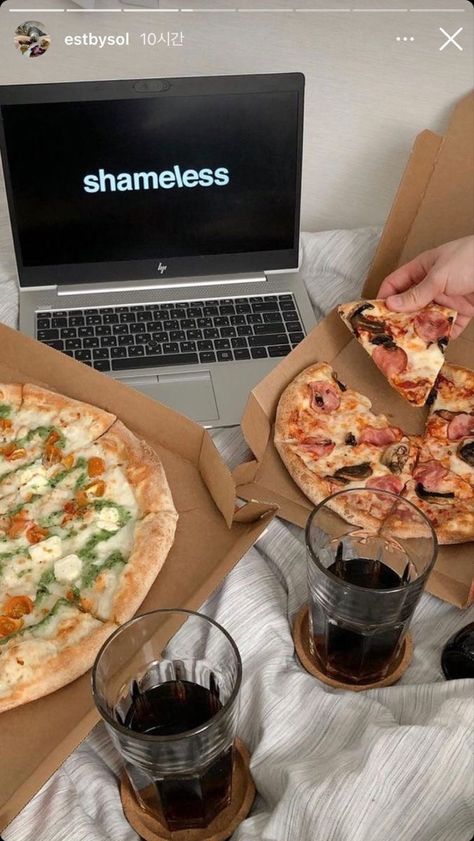 Netflix And Chill, Me Time, Aesthetic Food, Food Inspiration, Healthy Lifestyle, Good Food, Food And Drink, Pizza, Yummy Food