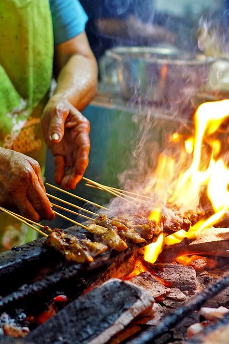 Grilled Chicken Dishes, Satay Sauce, Great British Chefs, Sbs Food, Savory Meals, Chicken Satay, Barbecue Party, Cooks Illustrated, Shrimp Dishes