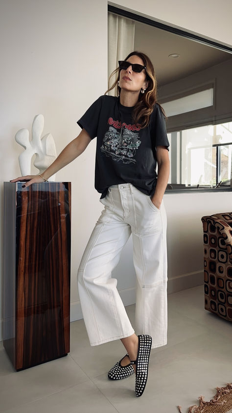 Elevate your denim collection with brand-new styles designed for summer days. Shop Rails Denim Collection. Parisian Wardrobe, Denim Skirt Outfits, Womens Fashion Inspiration, Looks Street Style, Denim Collection, Street Style Inspiration, Fashion Quotes, Tshirt Outfits, Outfits Casuales