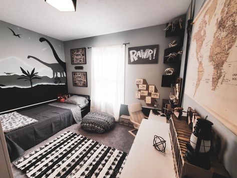 Dinosaur Safari Bedroom, Dinosaur Bedroom Aesthetic, Dinosaur Boys Room Ideas, Black And White Dinosaur Room, Safari Bedroom Ideas For Adults, Jurassic Bedroom, Toddler Room Design Ideas, Dinosaur Bedroom Ideas, Dinosaur Toddler Room