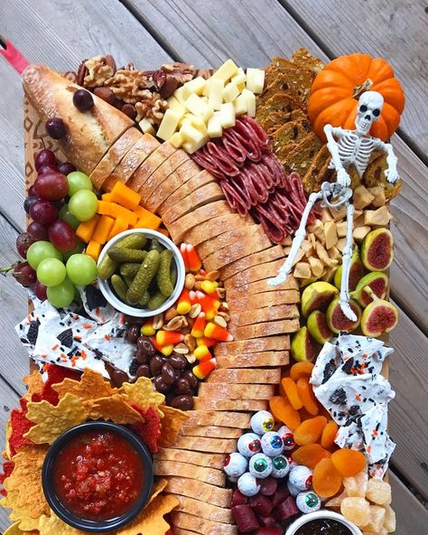 Nosh: a snack, bite on Instagram: “Here’s my plea for someone to order a Harry Potter nosh board... it’d be a slithering good time 😉this spooky snake from last year would…” Harry Potter Party Charcuterie, Charcuterie Board Harry Potter, Harry Potter Grazing Table, Harry Potter Food Party, Harry Potter Buffet, Harry Potter Charcuterie, Harry Potter Charcuterie Board, Harry Potter Dinner Party, Harry Potter Themed Food