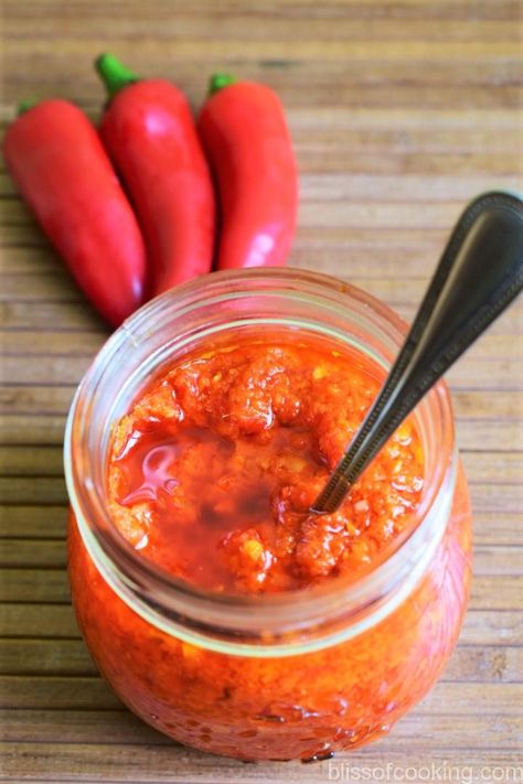 Homemade Chilli Recipe, Chili Paste Recipe, Sambal Recipe, Homemade Chilli, Wing Sauce Recipes, Homemade Hot Sauce, Hot Sauce Recipes, Paste Recipe, Chilli Paste