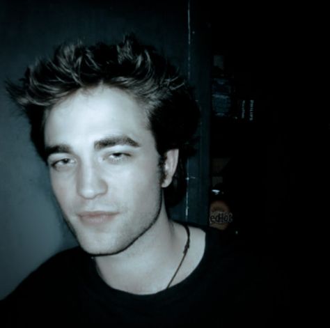 Robert Pattinson 90s, Robert Pattinson Pfp, Kendall Roy, Funny Selfies, Cedric Diggory, Good Lord, Harry Potter Cast, Edward Cullen, Timothee Chalamet