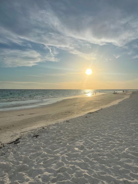 Sandy Beach Aesthetic, White Sand Beaches, Beach Clear Water, Beach Town Aesthetic, Anna Maria Island Beaches, White Sand Beach Sunset, Clear Beaches, Mexico Beach, Long Way Home