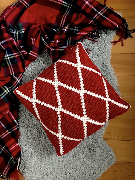 My Rose Valley: Christmas cries and Christmas joy Crochet Holiday Pillow, Crochet Pillow Christmas, Crochet Christmas Pillow Cover, Christmas Crochet Pillow, Crochet Christmas Pillow, Crochet Cushion Covers, Christmas Crochet Blanket, Cushion Cover Pattern, Crochet Cushion