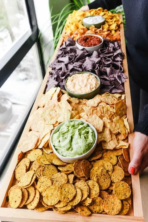 Small Refreshment Table Ideas, Rustic Wedding Charcuterie Table, Pool Party Snacks For Adults Easy, Summer Outdoor Entertaining, Evening Party Food Ideas, Backyard Party Appetizers, 40th Birthday Food Ideas For Men, Chip Bar Party, Budget Friendly Wedding Food