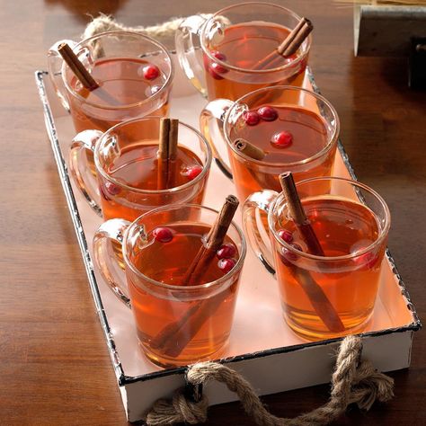 Apricot-Apple Cider Apple Pie Moonshine Recipe, Autumn Dishes, Cider Recipes, Cranberry Cider, Wassail Recipe, Apple Pie Moonshine, Apple Cider Recipe, Drinks Party, Moonshine Recipes