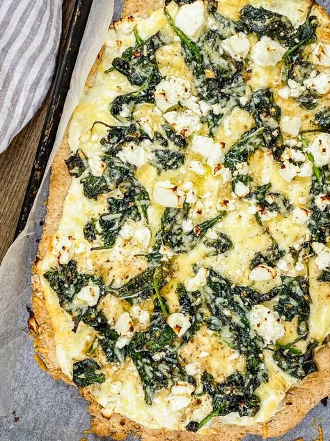 Spinach Pesto Pizza, White Pizza Recipe With Ricotta And Spinach, White Spinach Pizza, Pizza Florentine, Spinach Feta Pizza, Spinach Pizza Recipe, Florentine Pizza, Pizza With Spinach, Cream Cheese Pizza