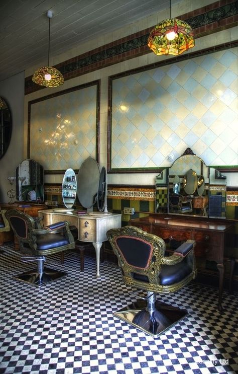 Vintage Salon Decor, Vintage Hairdresser, Salon Suite Decor, Vintage Beauty Salon, Vintage Hair Salons, Hairdresser Salon, Hair Salon Interior, Salon Shampoo, Salon Suites Decor