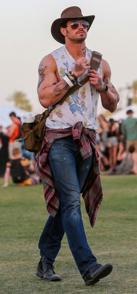 Cochella Outfits Men, Coachella Outfit Ideas Men, Coachella Men Outfit, Glastonbury Fashion, Coachella Outfit Men, Coachella Fits, Cochella Outfits, Coachella Looks, Festival Outfits Men