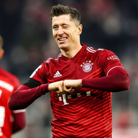 Robert Lewandowski hits 30+ Bundesliga goals in a season for the FIFTH time, equalling Gerd Müller’s record. Lewandowski Pfp, Lewandowski Icon, Lewandowski Wallpapers, Poland National Team, Lewandowski Bayern, Barca Players, Bayern Munich Wallpapers, Gerd Müller, Fifa Teams