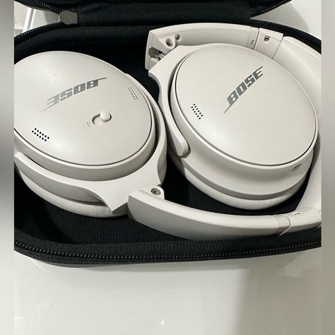 Bose Quiet Comfort 45 Headphones NEW *only used five times* Bose Quiet Comfort 45 Aesthetic, Bose Quiet Comfort 45, Headphones Bose, Headphone Decoration, Bluetooth Speakers Portable, Bluetooth Speakers, Bluetooth Headphones, Fit Check, Listening To Music