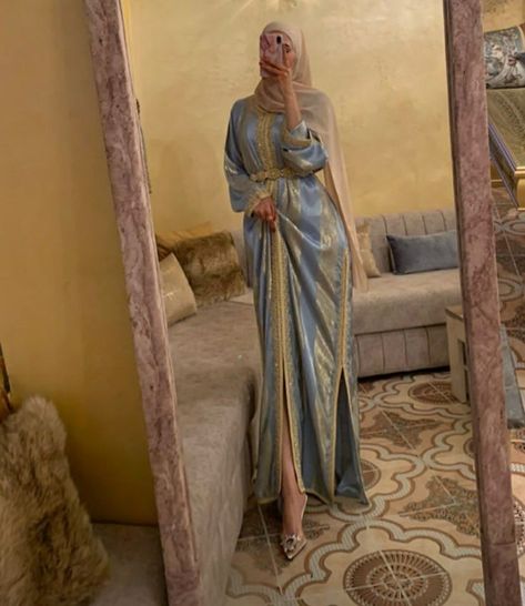 Kaftan Hijab, Moroccan Outfit, Kaftan Simple, Caftan Simple, Moroccan Dresses, Morrocan Fashion, Moroccan Kaftan Dress, Moroccan Aesthetic, Algerian Clothing