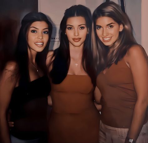 Young Kourtney Kardashian, Kourtney Kardashian Young, Kim Kardashian 2000's, Kourtney Kardashion, Kim And Kourtney Kardashian, Young Kim Kardashian, Kimberly Kardashian, Kim Kadarshian, 2000s Vibe