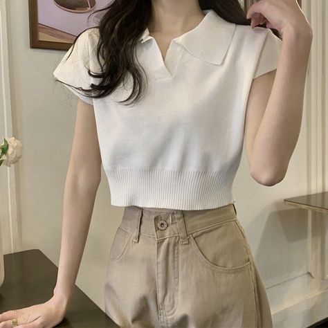 Cropped Polo Shirt Outfit, Crop Polo Outfit, Polo Crop Top Outfit, Cropped Tshirts, Polo Crop Top, Polo Shirt Outfits, Tshirts Women, Outfit Korean Style, Polo Outfit