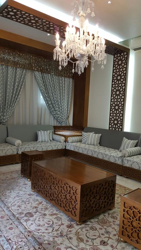 Moroccan Living Room, Kabinet Dapur, Ceiling Design Living Room, Moroccan Interiors, Living Room Sofa Design, Moroccan Decor, House Interior Decor, Minimalist Living, Home Room Design