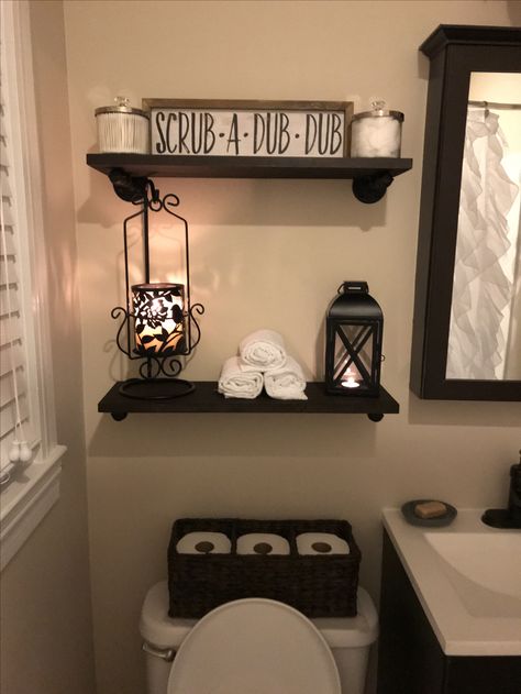 Black Themed Bathroom Decor, Black Tan Bathroom, Restroom Decor Ideas Black, Black Restroom Ideas, Small Bathroom Remodel Farmhouse, Male Bathroom Ideas Decor, Airbnb Themes, Modern Airbnb, Luxury Bathroom Decor