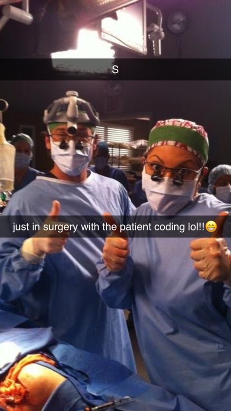 Greys Anatomy Behind The Scenes Funny, Greys Anatomy Memes Hilarious, Greys Anatomy Streaks, Greys Anatomy Hospital Codes, Greys Anatomy Painting Ideas, Greys Anatomy Snapchat Streaks, Greys Anatomy Snapchat, Greys Anatomy Memes Funny, Greys Anatomy Pfp