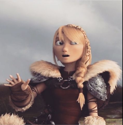 Astrid Hairstyle, Astrid Costume, Httyd Toothless, Astrid Hofferson, Astrid Hiccup, Httyd 2, Horror Drawing, Httyd 3, Hiccup And Astrid