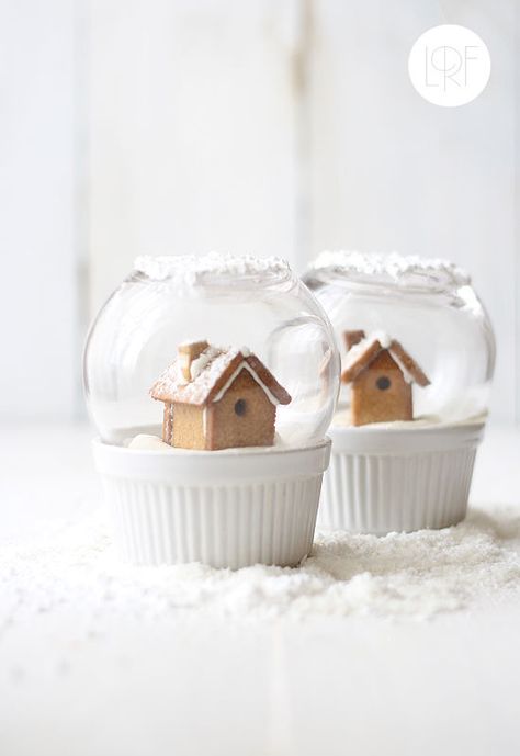 edible snow globe - The holiday season is all about giving and one of the perfect focal points for this act of kindness is the stomach; enter the edible snow globe. As... Edible Snow, Gingerbread Cottage, Baking Christmas, Ginger Bread Cookies Recipe, Small Houses, Christmas Goodies, Noel Christmas, Pure Beauty, Snow Globe