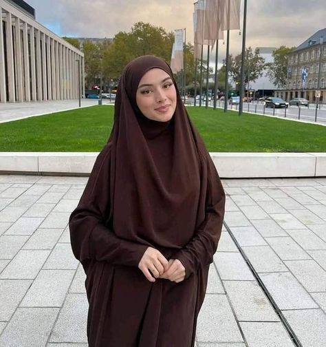 Umrah Outfit For Women, Umrah Outfit, Hijabi Drip, Outfit Muslim, Model Hijab, Hijab Niqab, Baking Tutorial, Muslim Girl, Outfit For Women