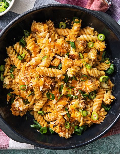 Vegetarian Comfort Food Recipes, Hellofresh Vegetarian, Hello Fresh Dinners, Cheddar Mac And Cheese, Vegetarian Comfort Food, Hello Fresh Recipes, Comfort Food Recipes, Hello Fresh, Roasted Cauliflower