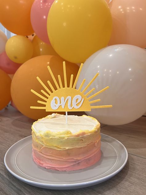 Sunshine Smash Cake 1st Birthdays, Sun Smash Cake, Sunshine Theme Party, Sunshine Birthday Cakes, Birthday Decors, Dot Cakes, Sunshine First Birthday, Sunshine Theme, Sunshine Cake