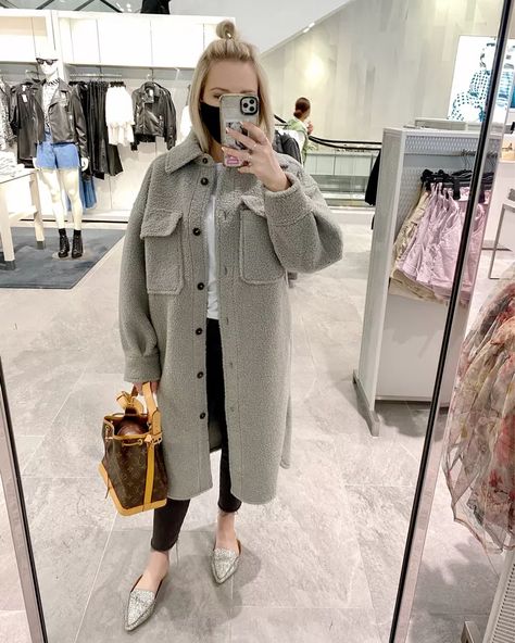 Long Shacket, Shacket Outfit, Faux Shearling Coat, Fall Coat, Modest Fashion Outfits, Winter Fashion Outfits, Grey Fashion, Modest Fashion, Work Outfit