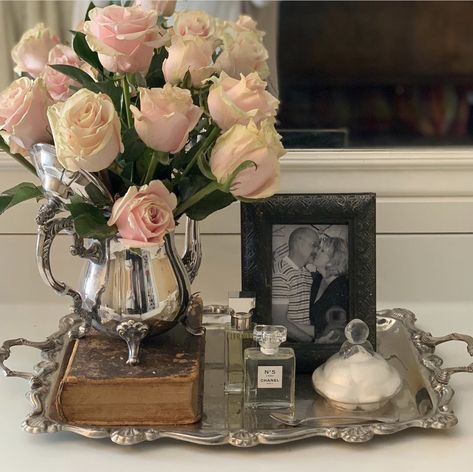 Decorating Silver Trays, Silver Teapot With Flowers, Styling Trays Vignettes, Silver Tea Set Decor Ideas, What To Do With Old Silver Trays, Old Silver Trays Ideas, Vintage Trays Decor, Ideas For Silver Trays, Silver Tray Styling