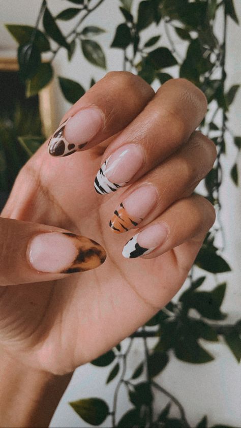 animal print nail art design Safari Print Nails, Animal Print Tip Nails, Animal Print Gel Nails, Funky Green Nails, Safari Nail Art, Safari Nails Designs, Africa Nails, Nail Art Animal Print, Animal Print Nail Designs