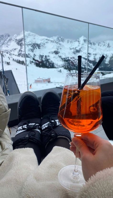 📍 Austria Aspen Skiing, Ski Trip Aesthetic, Austria Winter, Downhill Skis, Skiing Aesthetic, Ski Aesthetic, Snowboarding Style, Snow Trip, Vail Colorado