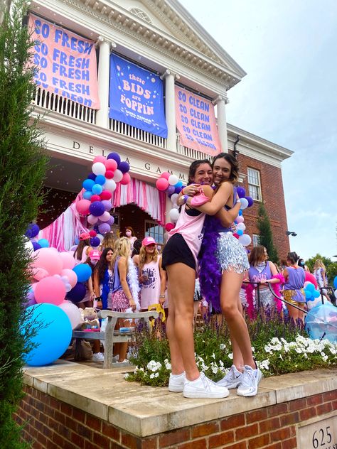 So Fresh So Clean Bid Day, Sorority Bid Day Themes, Preppy Sorority, Vsco Ideas, Sorority Pictures, Sorority Themes, Recruitment Themes, Recruitment Ideas