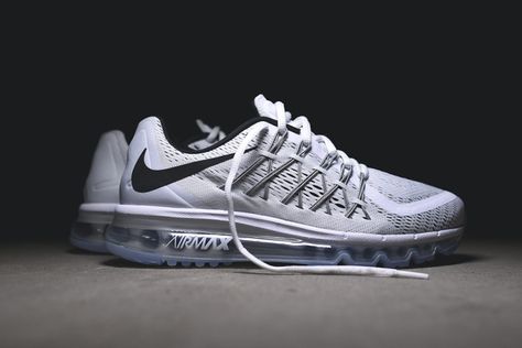 Nike Air Max 2015 White/Black Apostolic Style, Nike Air Max 2015, Lebron Shoes, Jordan Shoes Retro, Sneaker Magazine, Stylish Eve, Nike Classic, Nike Shoes Cheap, Nike Workout