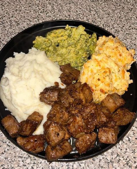 Cook For Your Man, Food Black People, Garlic Butter Steak Bites, Butter Steak Bites, Butter Steak, Cheddar Bay Biscuits, Garlic Butter Steak, Soul Food Dinner, Food Babe