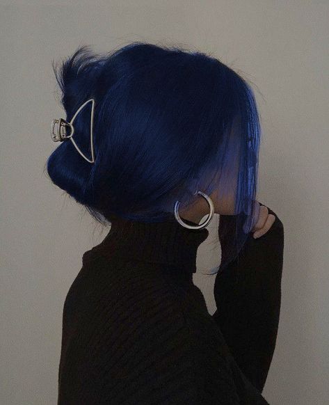 Blue Hair Color Ideas, Blue Hair Aesthetic, Blue Hair Color, Filmy Vintage, Dark Blue Hair, Dyed Hair Inspiration, Pretty Hair Color, New Hairstyle, Hair Stylies