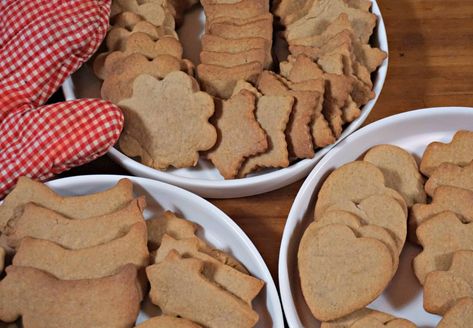 How to Make Authentic Speculoos Cookies - BELGIAN FOODIE Speculoos Cookies, Christmas Shortbread, Dutch Recipes, Cookie Tray, Strawberry Recipes, Tips And Advice, Monster Cookies, Easy Recipe, Pumpkin Pie