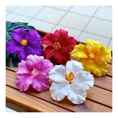 Hawaiian flower nails