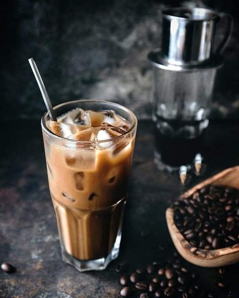 Vietnamese Coffee Recipe, Coffee Shop Photography, Coffee Snacks, Vietnamese Coffee, Coffee Wallpaper, Mushroom Coffee, Breakfast Tea, Coffee Photography, Aesthetic Coffee