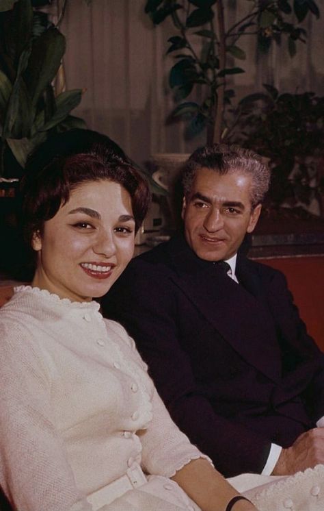 Queen Farah Pahlavi, Mohamed Reza Pahlavi, Queen Victoria Family Tree, Mohammad Reza Shah, Reza Shah Pahlavi, Iranian Quotes, Empress Farah, Mohammad Reza Pahlavi, Iran History