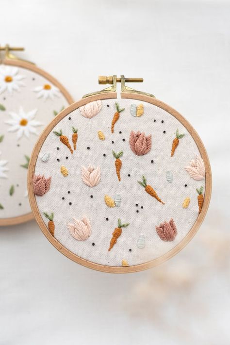 Diy Embroidery Thread, Easter Minis, Cute Embroidery Patterns, Easter Embroidery Patterns, Embroider Ideas, Embroidery Hoop Art Diy, Basic Hand Embroidery Stitches, Embroidery Stitches Beginner, Easter Embroidery Designs