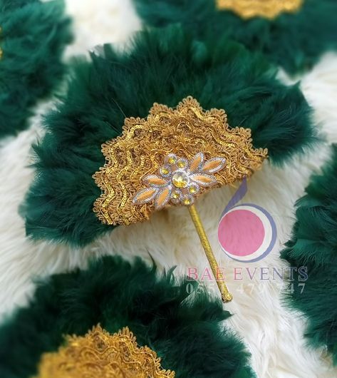 Hand Fans For Wedding Bridesmaid, Bridal Fans, Hand Fans Diy, Classy Wedding Guest Dresses, Bridal Fan, African Bridesmaids, Hand Fans For Wedding, African Traditional Wedding, Henna Party