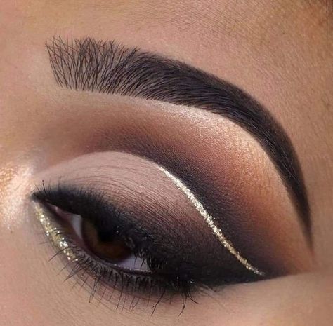 Machiaj Smokey Eyes, Black Eye Makeup, Gold Makeup Looks, Eye Makeup Images, Dark Eye Makeup, Gold Eye Makeup, Prom Eye Makeup, Eye Makeup Techniques, Makeup For Black Skin