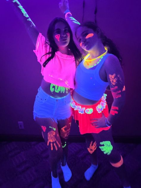 Neon Glow Dance Outfit, Glow Party Clothes, Cute Neon Party Fits, What To Wear To A Glow Party, Neon Disco Party Outfit, Neon Jungle Party Outfit, Dti Outfit Theme Neon, Diy Neon Tshirt, Glow Dance Outfit